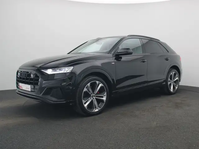 Audi Q8 view 2