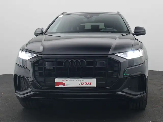 Audi Q8 view 3
