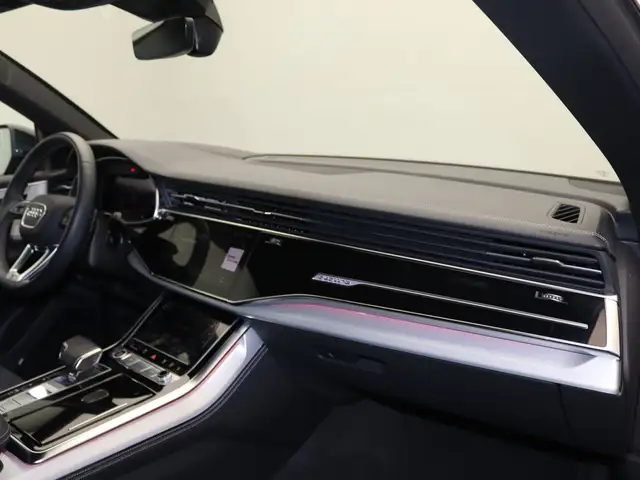 Audi Q8 view 9