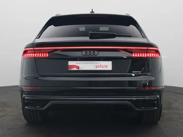 Audi Q8 view 6