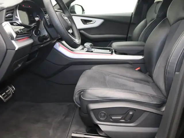 Audi Q8 view 15