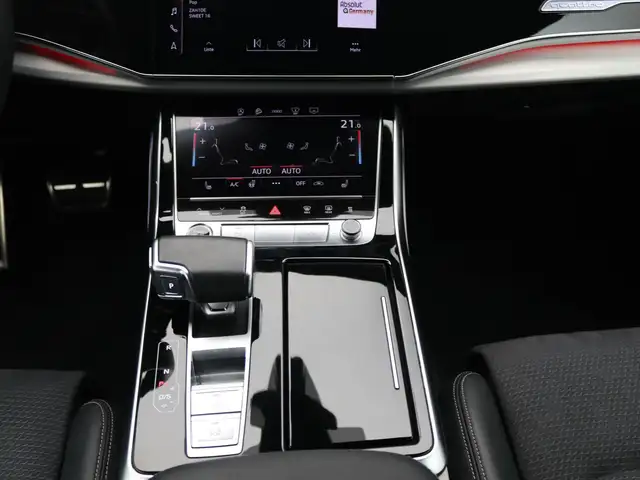 Audi Q8 view 13