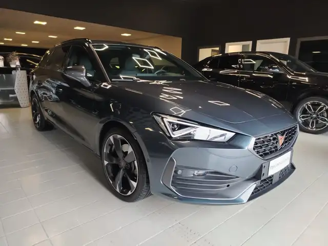 Cupra Leon view 3