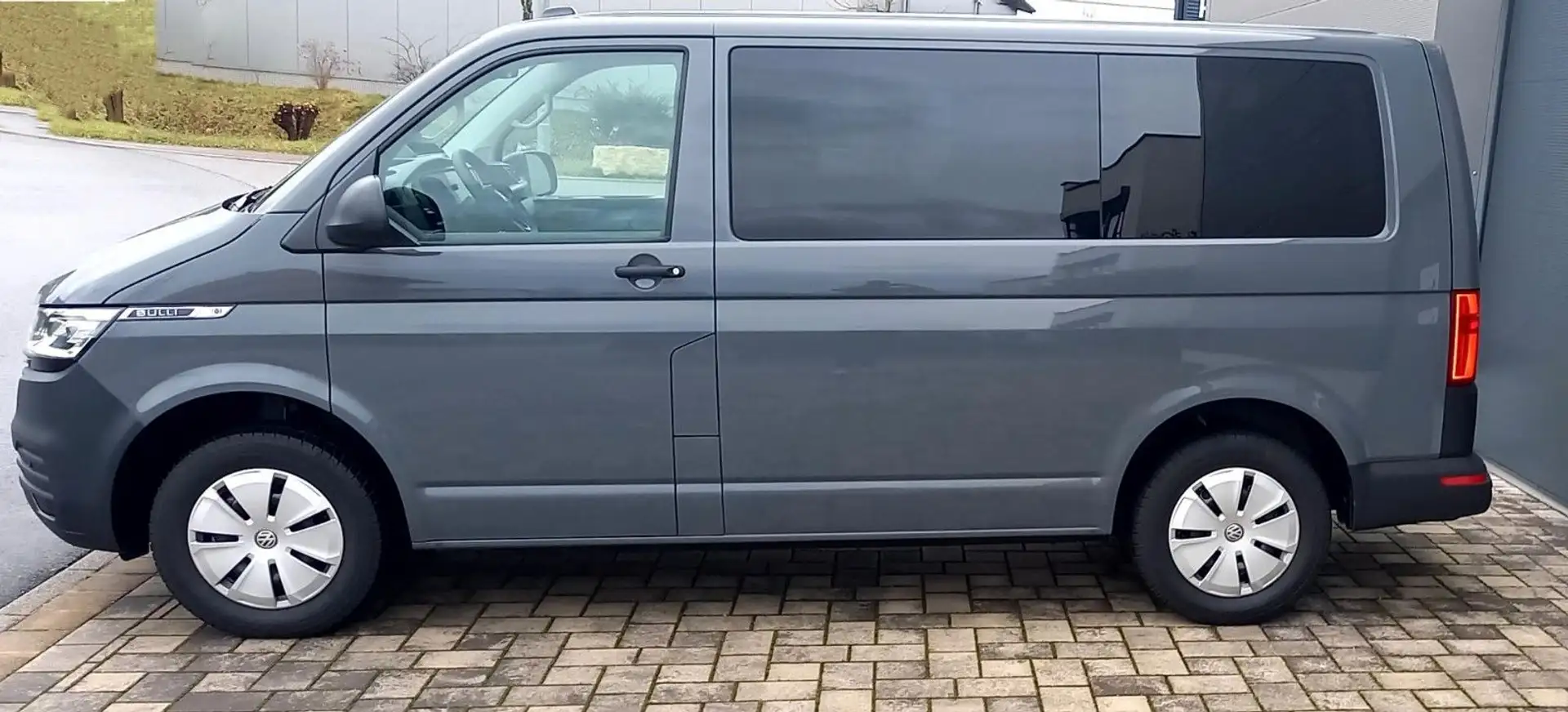 Volkswagen T6 Kombi T6.1  Kombi 8-Sitzer DSG LED AHK Klima Kamera SH Grau - 2