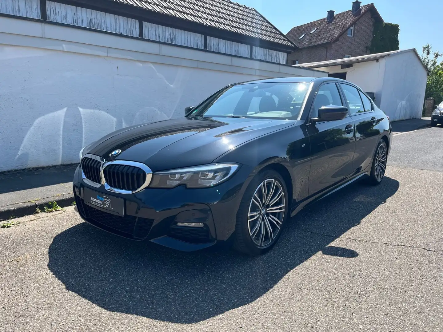 BMW 320 d Lim Aut M SPORTPAKET Navi LED 1.Hd Spurassi Schwarz - 1