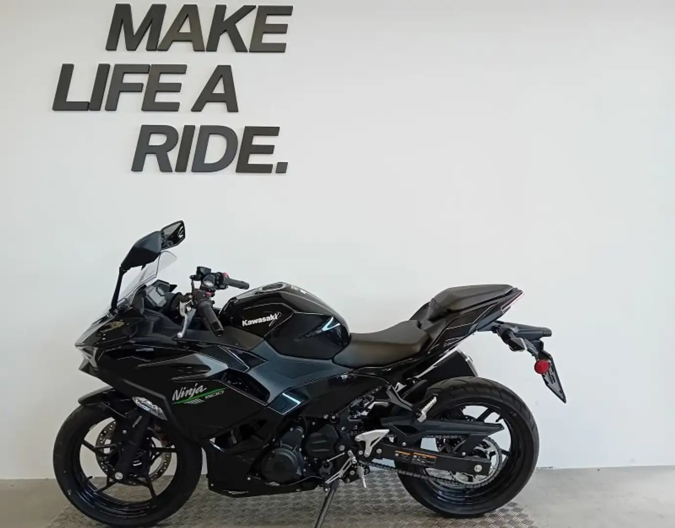 Kawasaki Ninja 500 SE Negro - 2