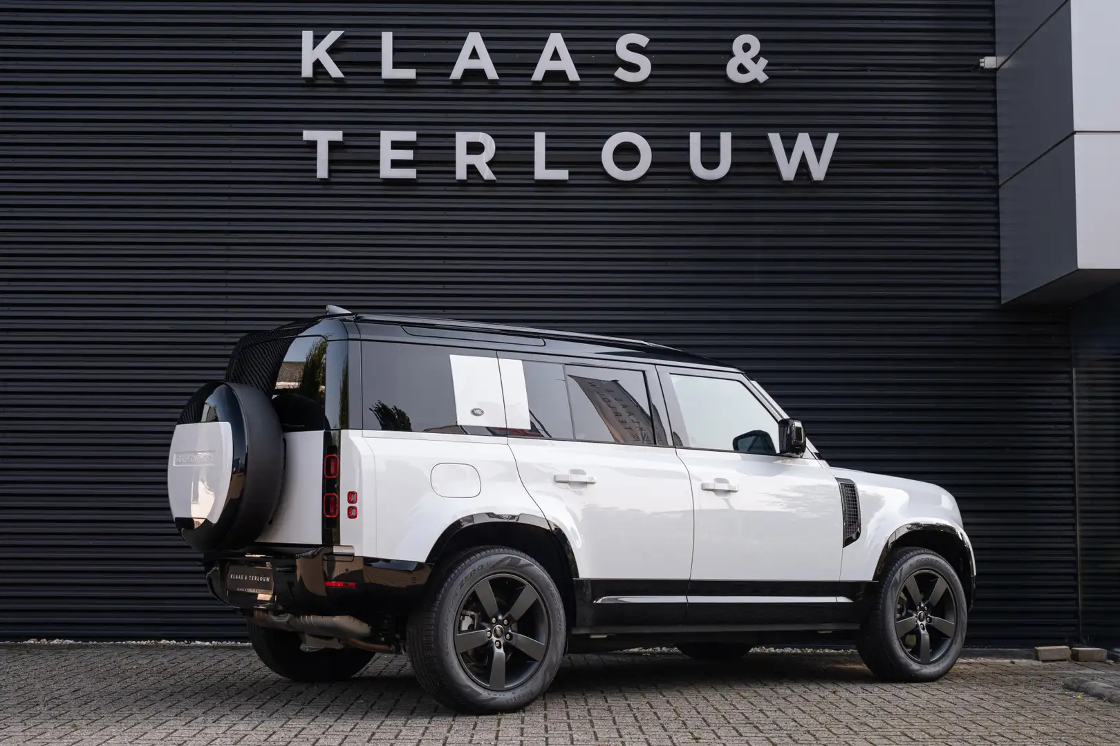 Land Rover Defender 3.0 D200 110 MHEV X-Dynamic SE bedrijfswagen | Laa Wit - 2