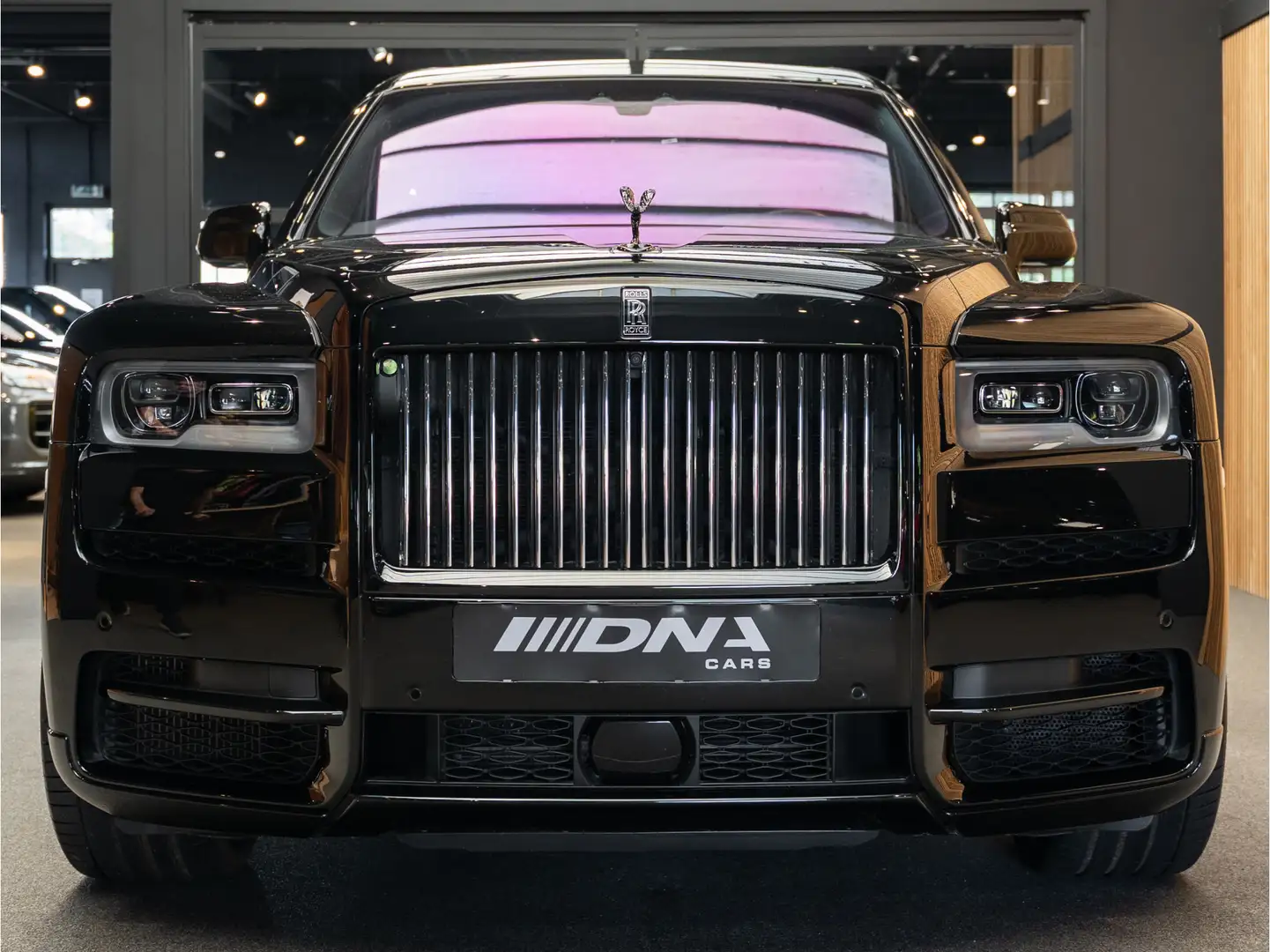 Rolls-Royce Cullinan Black Badge Perlino Leder V12 Koelkast Tiffany Ste Noir - 2