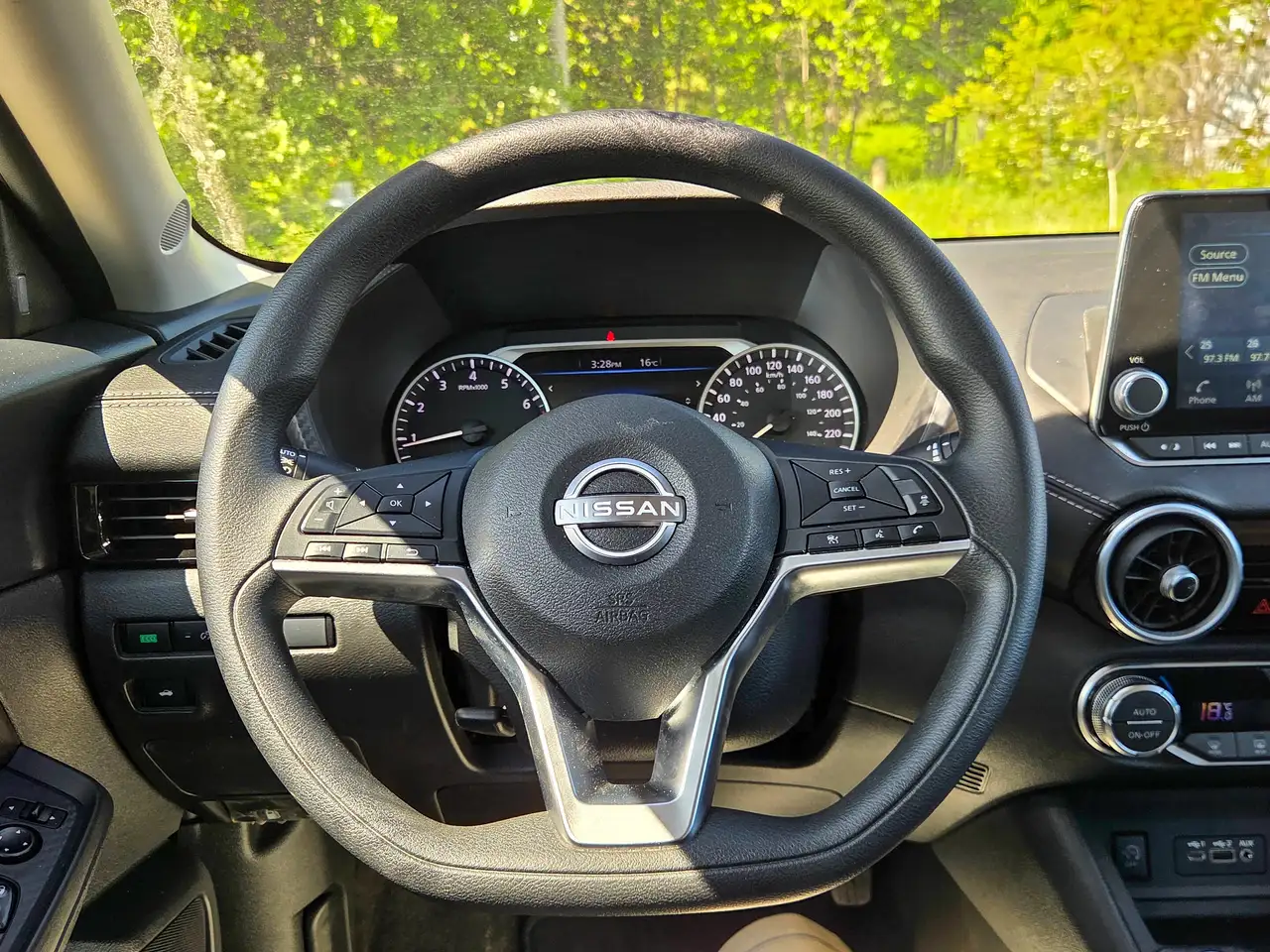 Nissan Sentra снимка Nissan Sentra