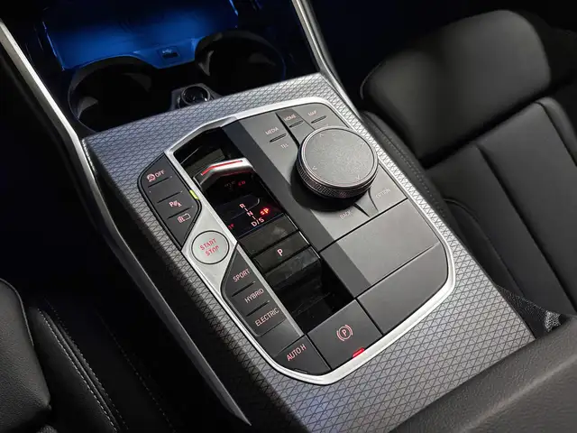BMW 3 Series view 15