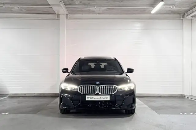 BMW 3 Series view 5