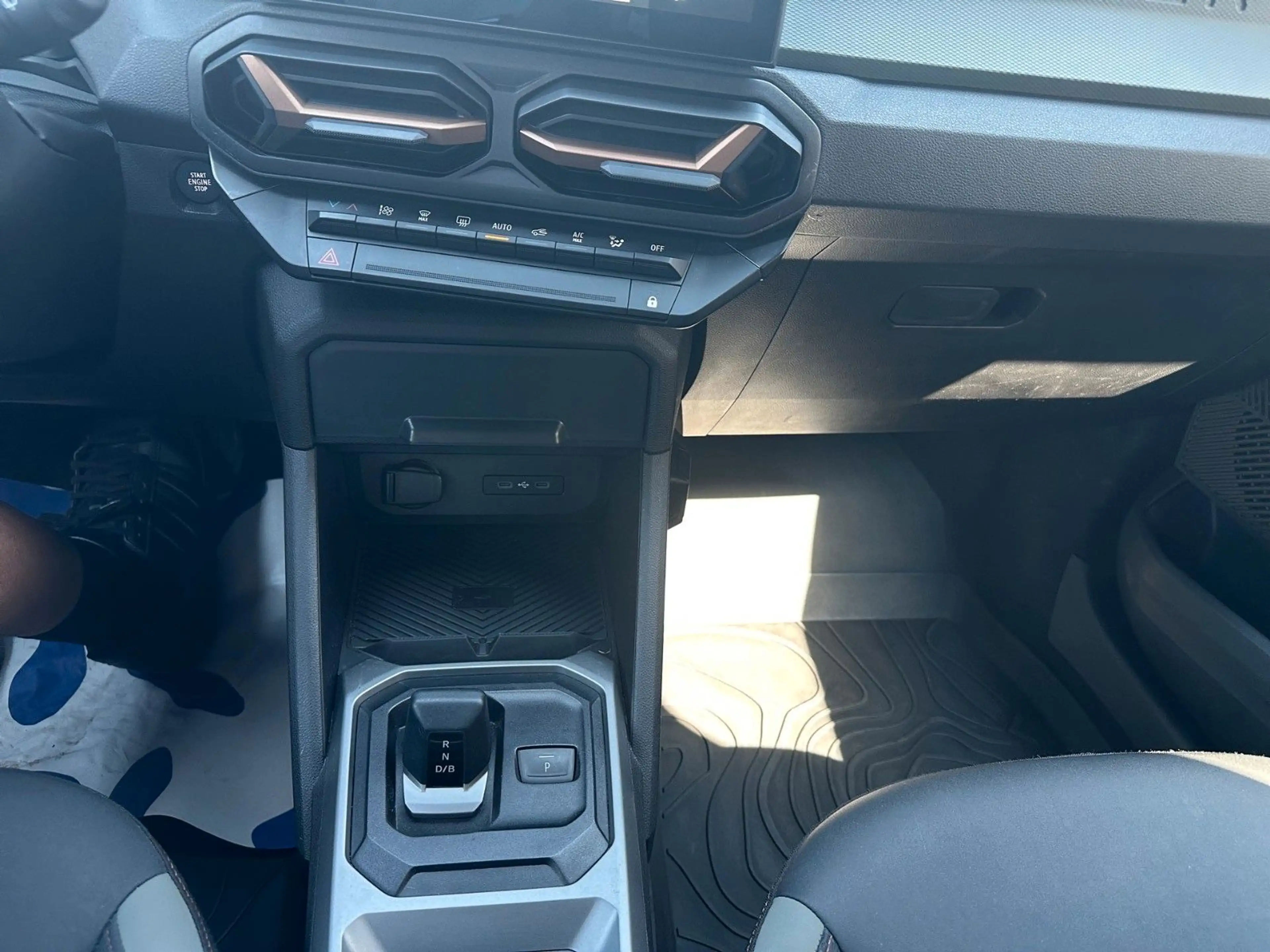 Dacia Duster III Hybrid 140 Extreme — photo 14