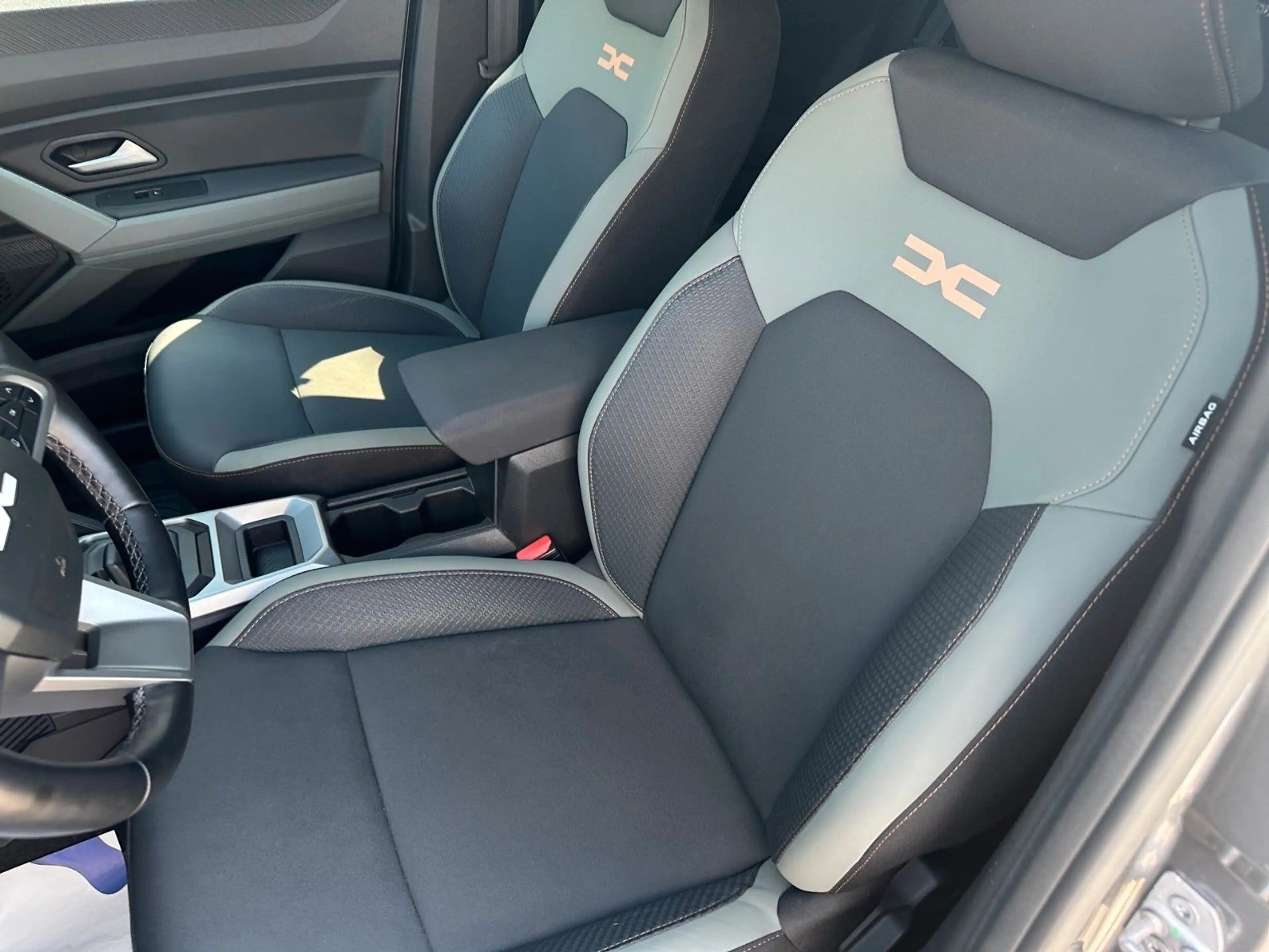 Dacia Duster III Hybrid 140 Extreme — photo 15
