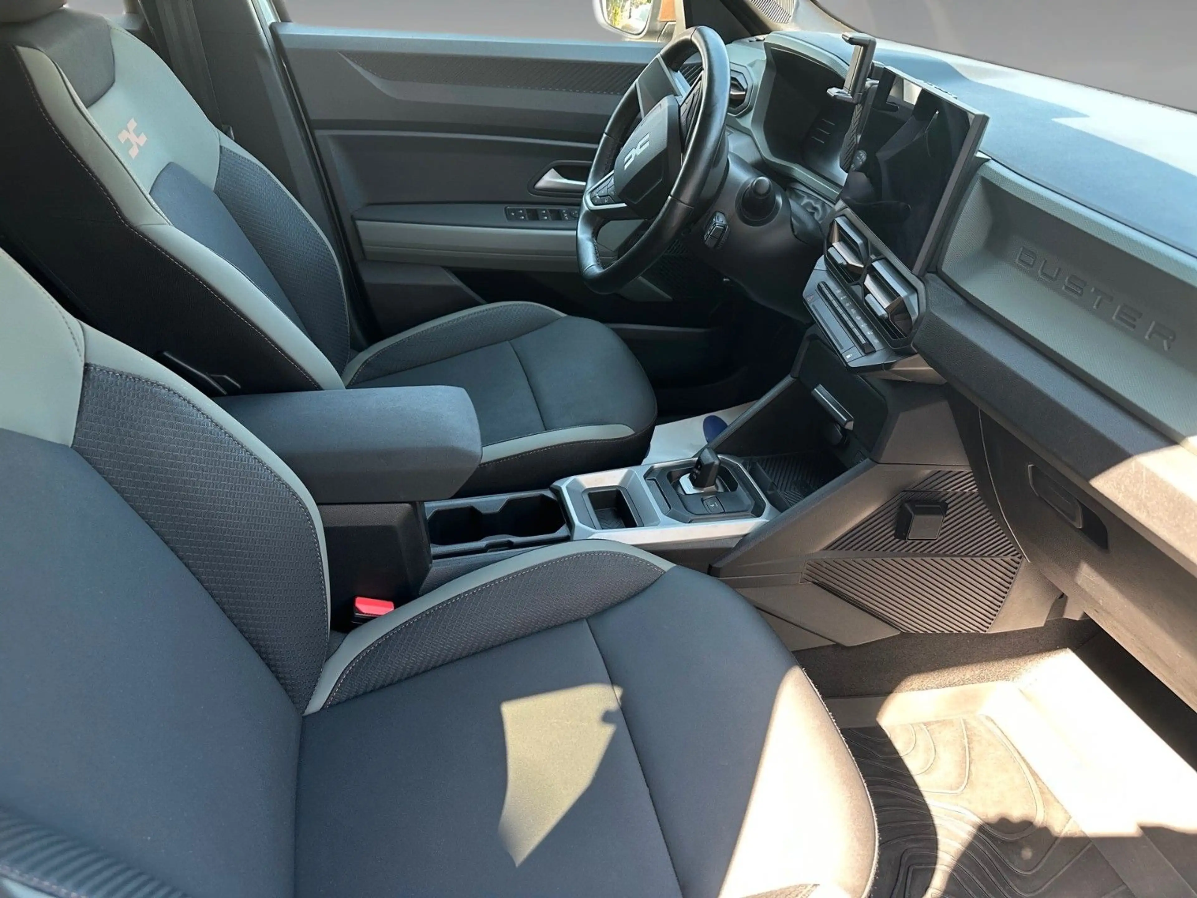 Dacia Duster III Hybrid 140 Extreme — photo 4