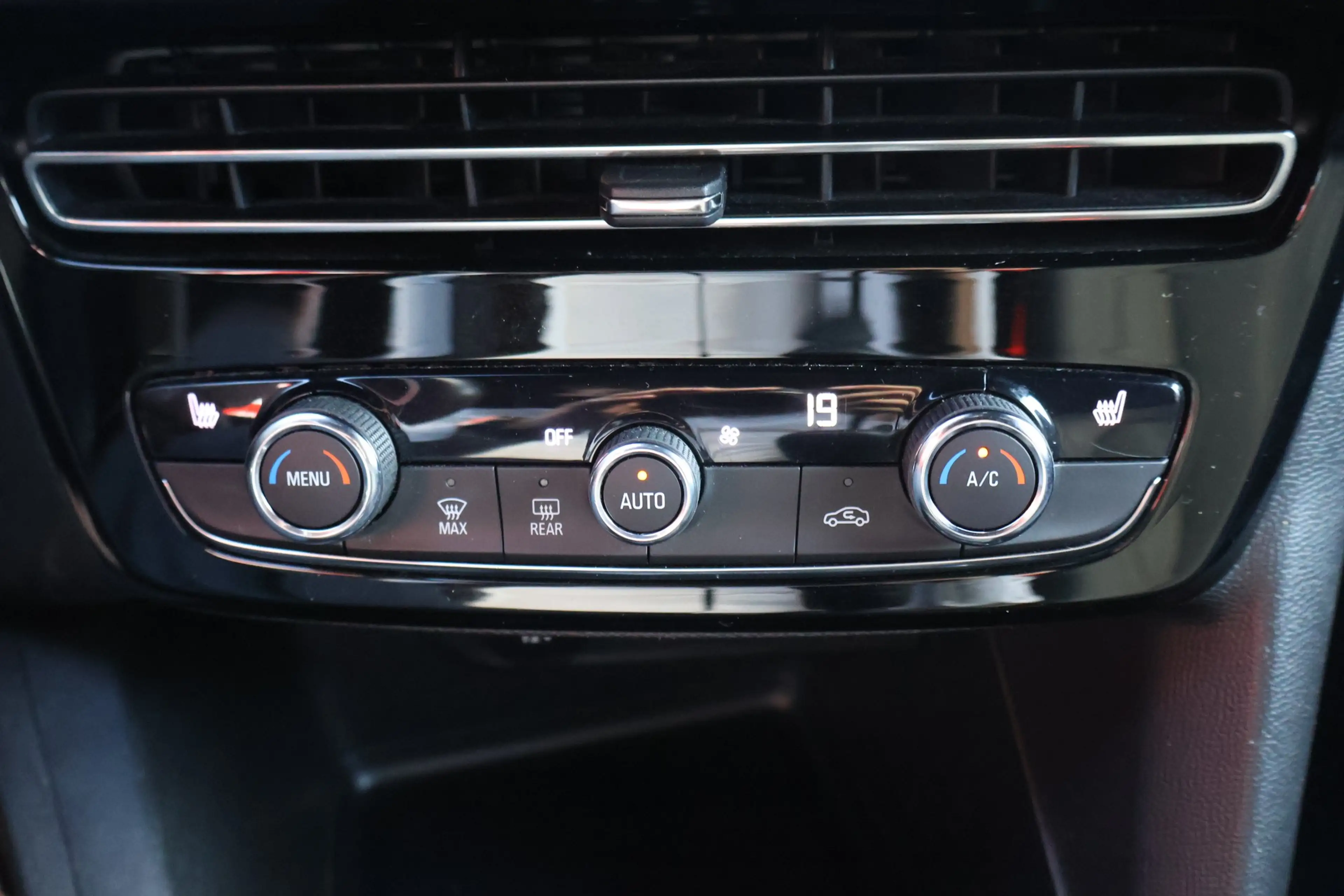 Opel Mokka 1.2 Ultimate LED Navi ACC Kamera Leder DAB — photo 15