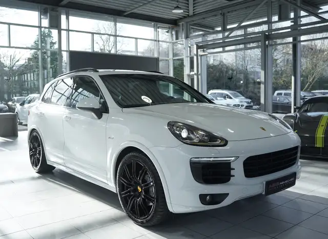 Porsche Cayenne view 5