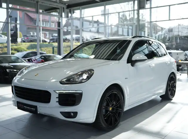 Porsche Cayenne view 4