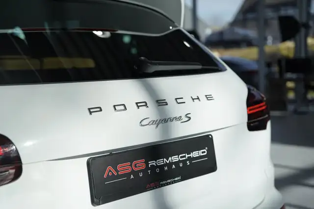 Porsche Cayenne view 12