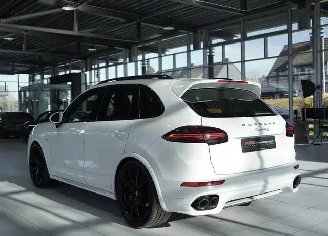 Porsche Cayenne view 10