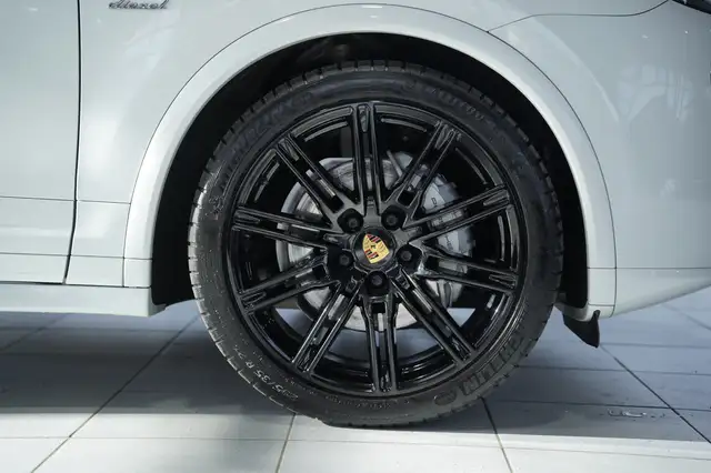Porsche Cayenne view 7