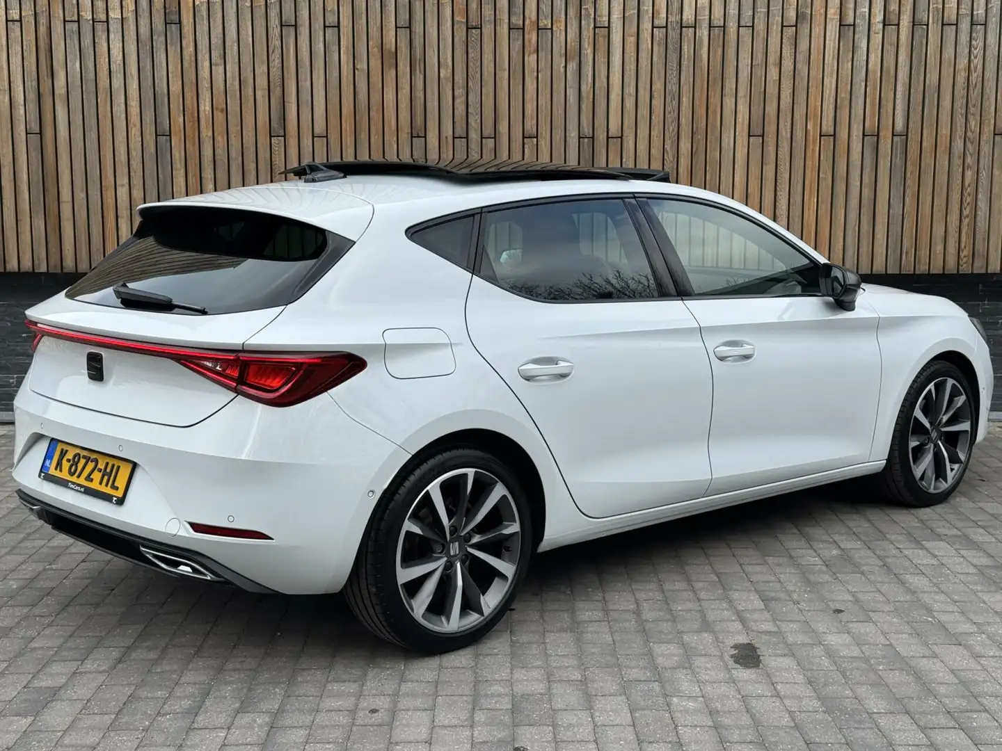 SEAT Leon 1.5 eTSI FR Automaat | Panoramadak | Stoelverwarmi Wit - 2