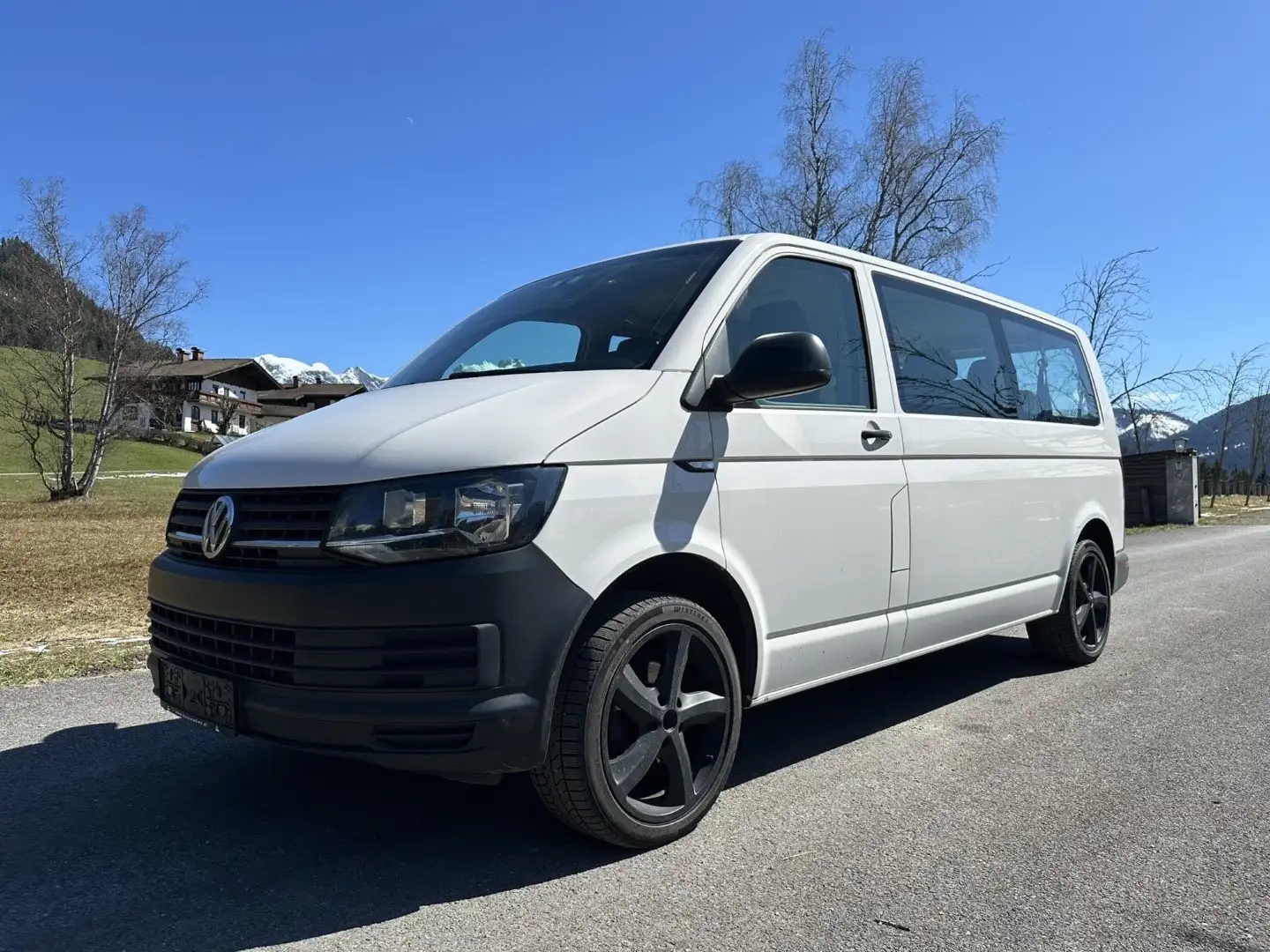 Volkswagen T6 Kombi Kombi 9-Sitzer lang - MWst ausweisbar – AHK Blanco - 1
