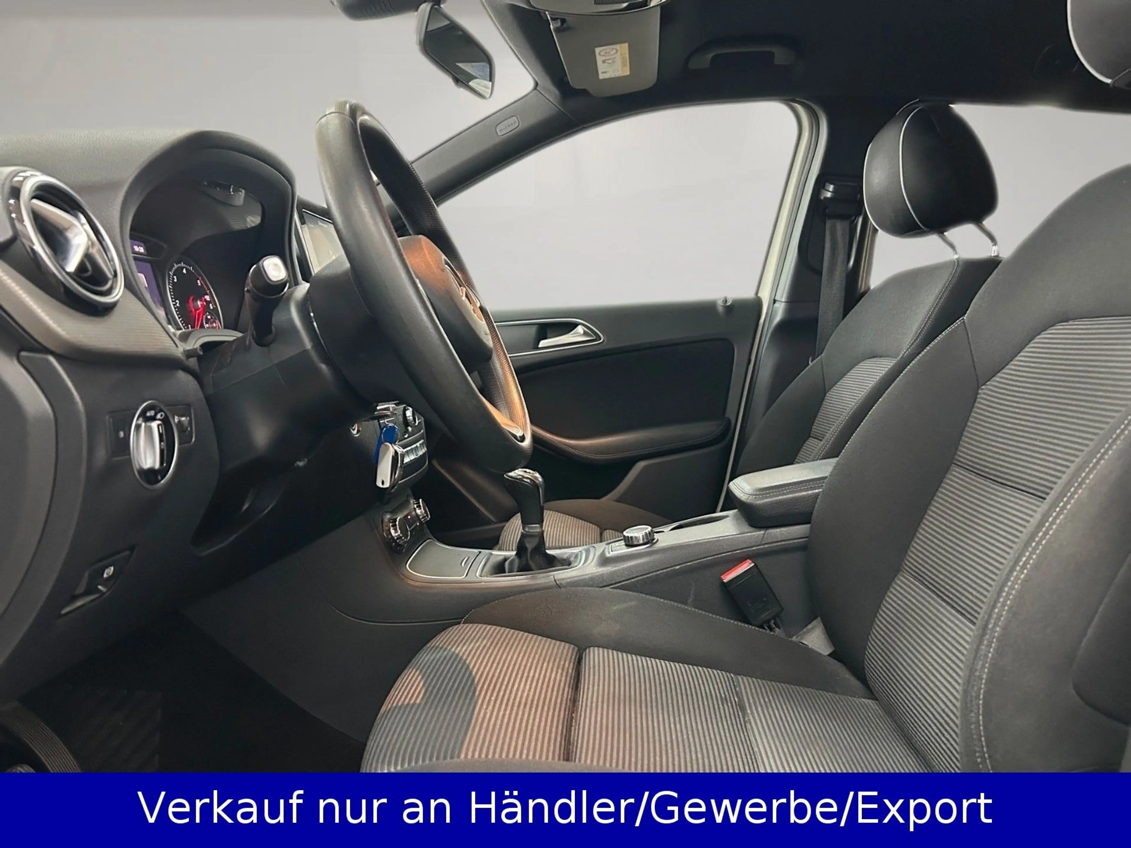 Mercedes-Benz B 180 d Klimaanlage SHZ Navigation PDC — photo 9