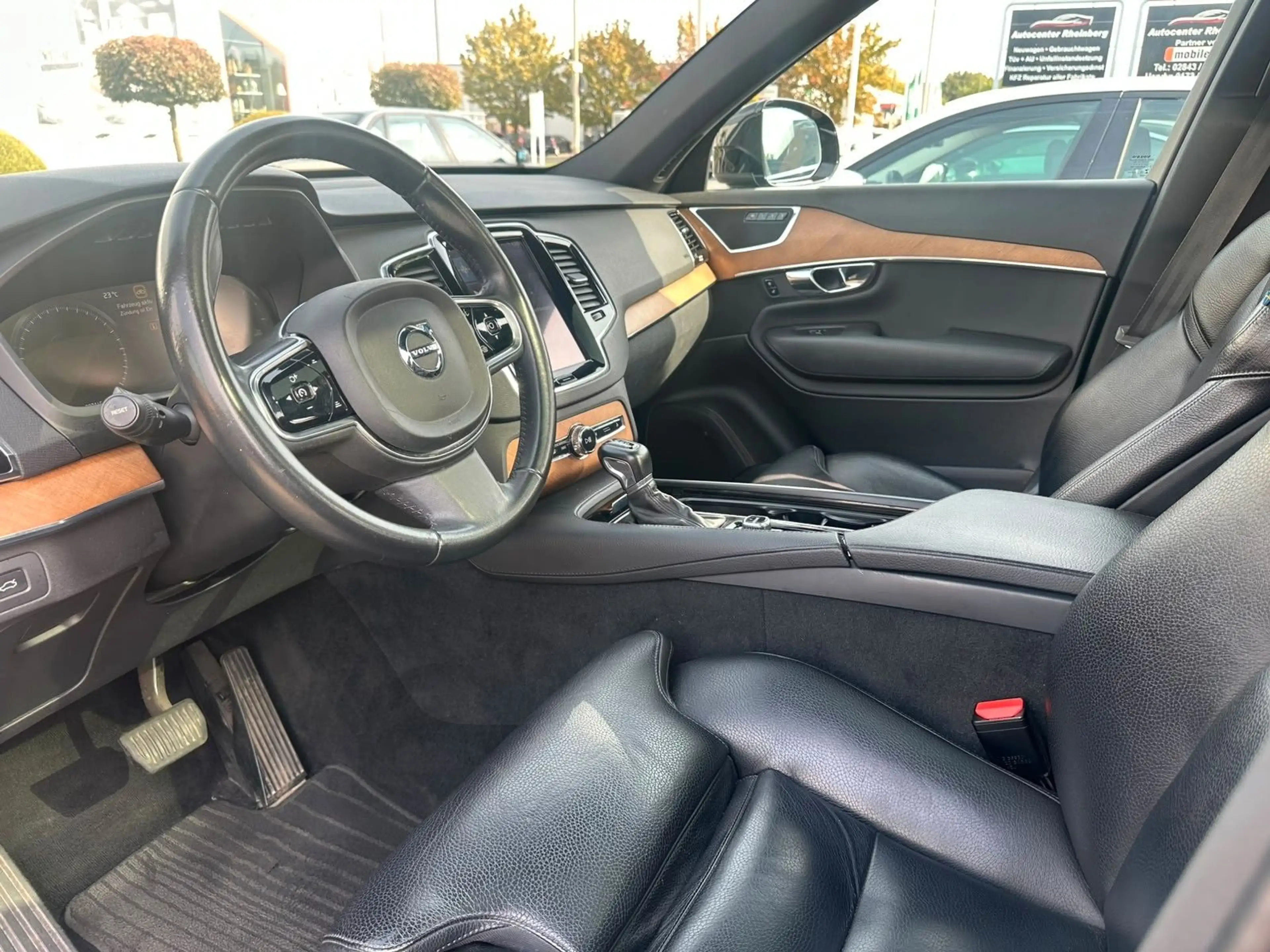 Volvo XC90 Momentum AWD 7 Sitzer Voll — photo 7