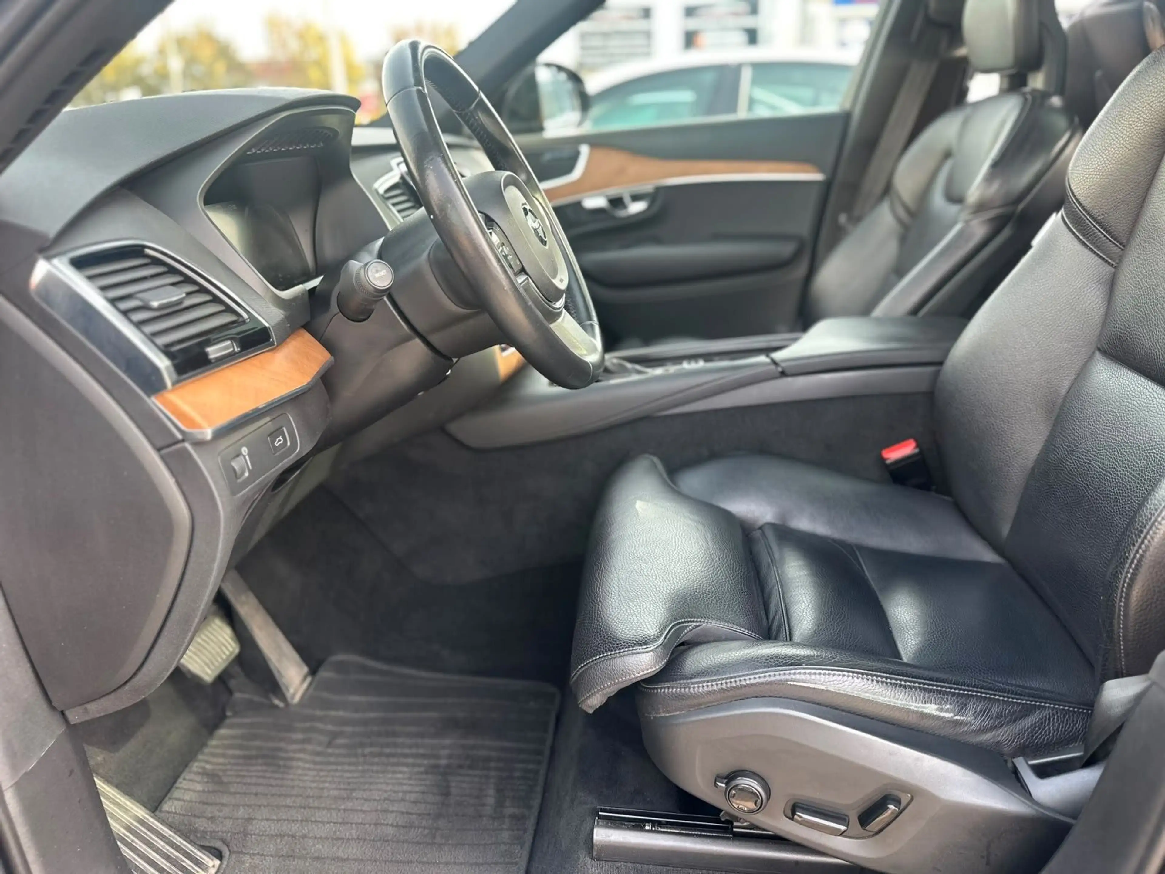 Volvo XC90 Momentum AWD 7 Sitzer Voll — photo 9