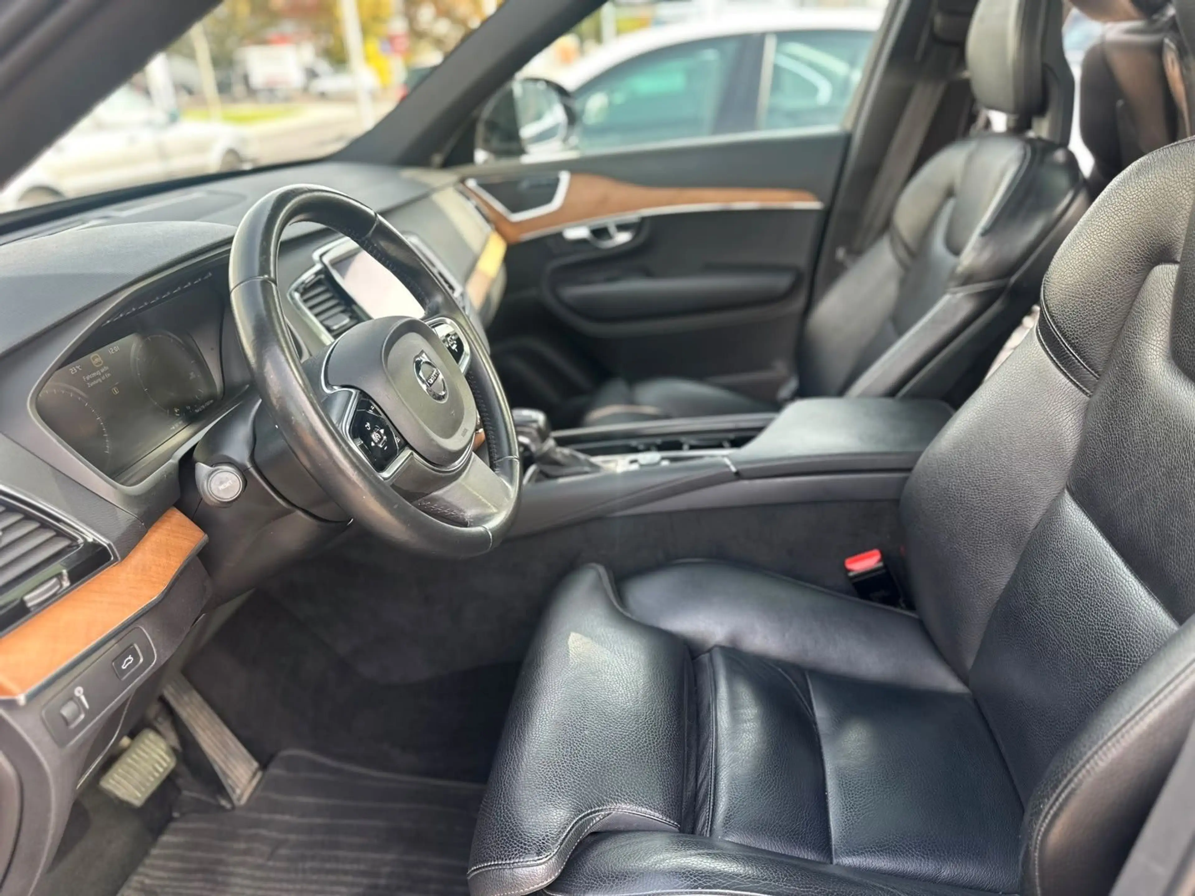 Volvo XC90 Momentum AWD 7 Sitzer Voll — photo 8