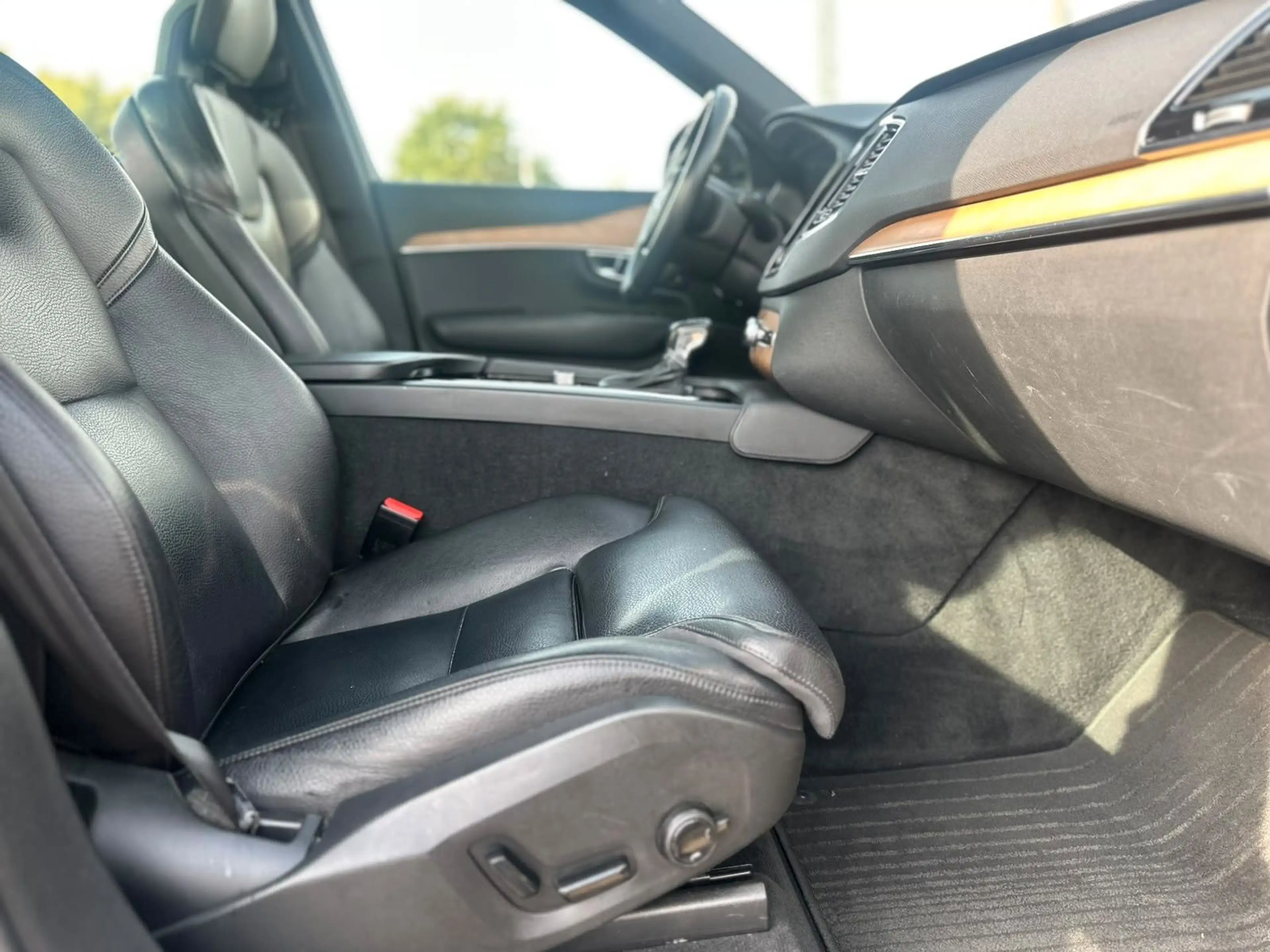 Volvo XC90 Momentum AWD 7 Sitzer Voll — photo 11
