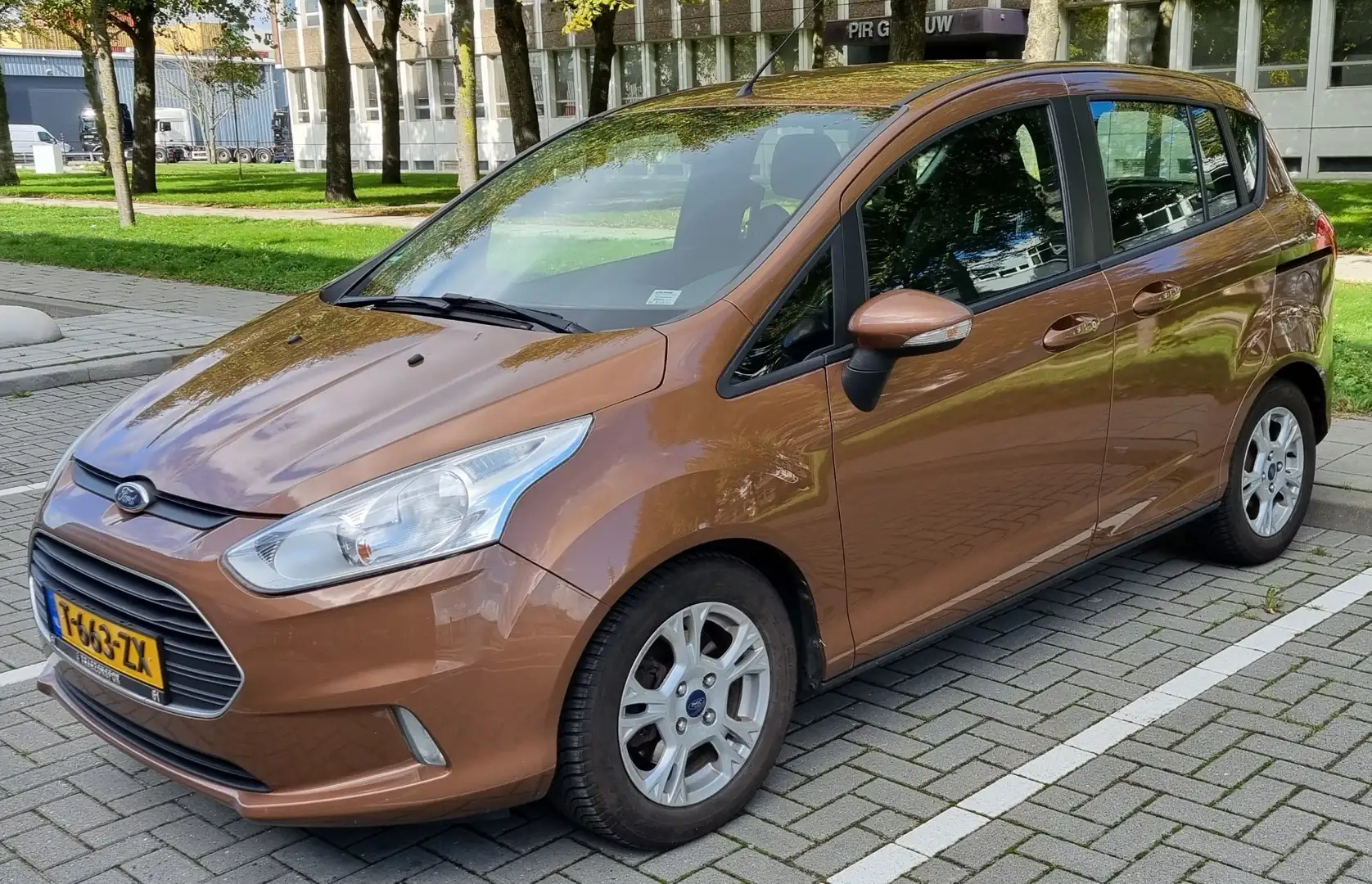 Ford B-Max 1.0 EcoBoost 74 kW / 100 PK Trend Bruin - 1