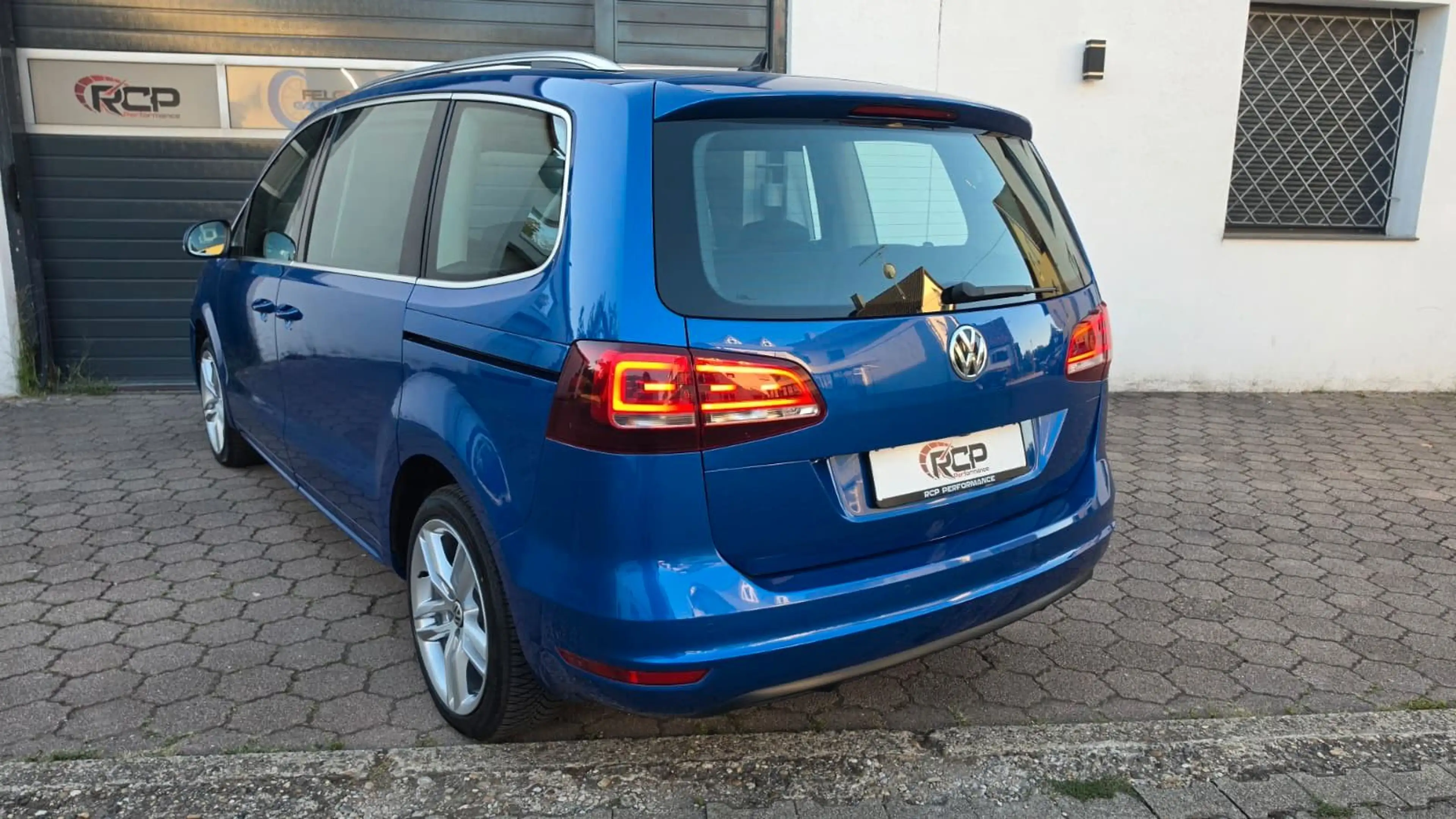 Volkswagen Sharan Highline Business/Pano/Navi/AHK/ 7 Sitzer — photo 2