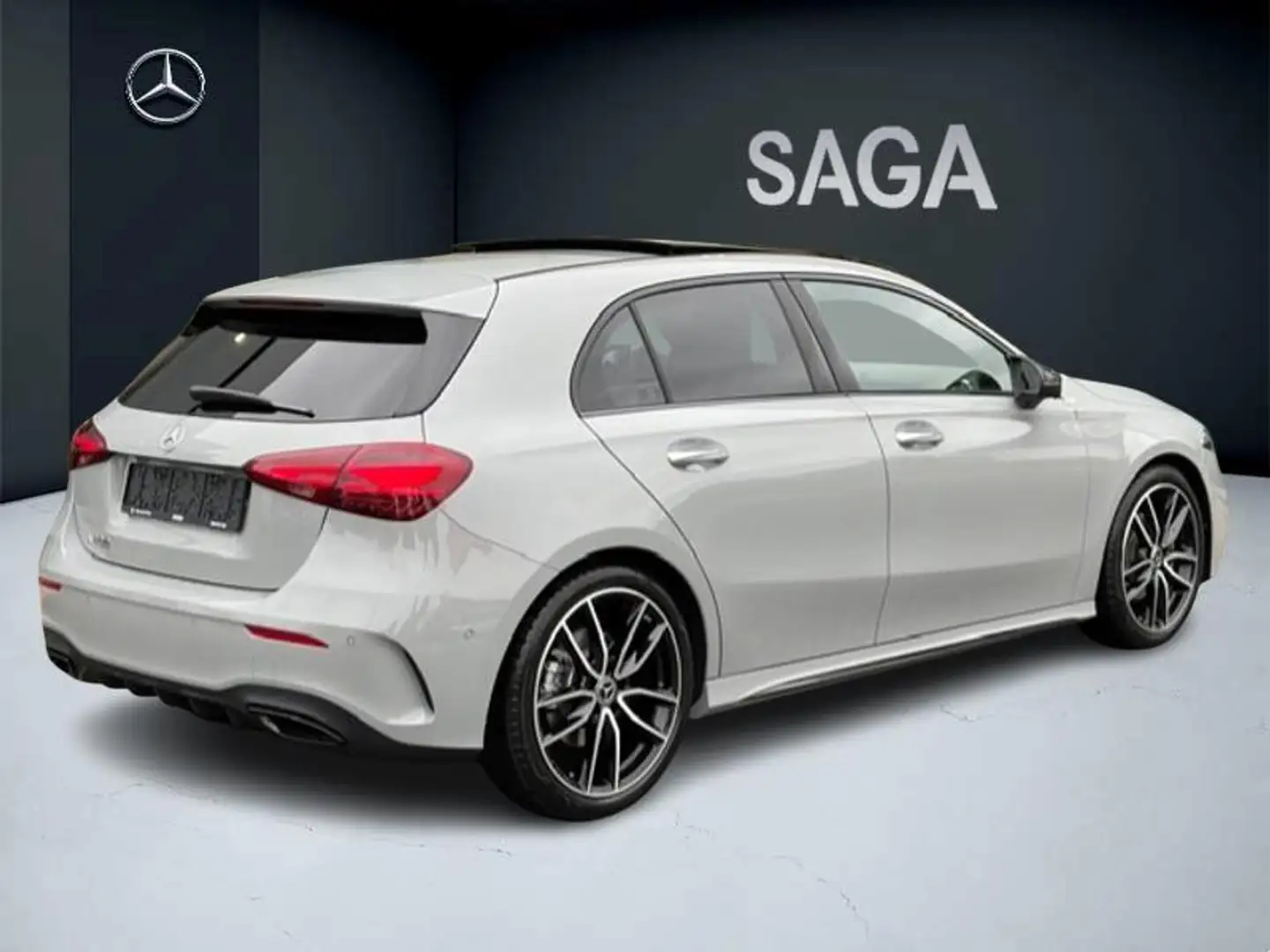 Mercedes-Benz A 200 AMG Pack Night Premium PLUS Grijs - 2