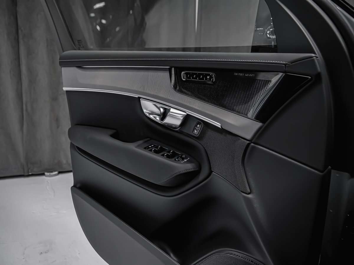 2026 Volvo XC90 Ultra 7-Seater (Dark Theme) thumb 9