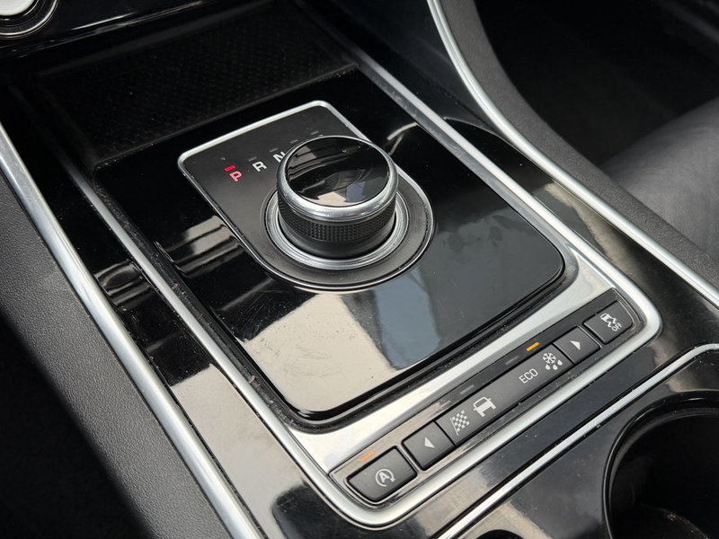 Jaguar XE 2.0 D Portolio Camera Leer Clima EURO-6 — photo 13