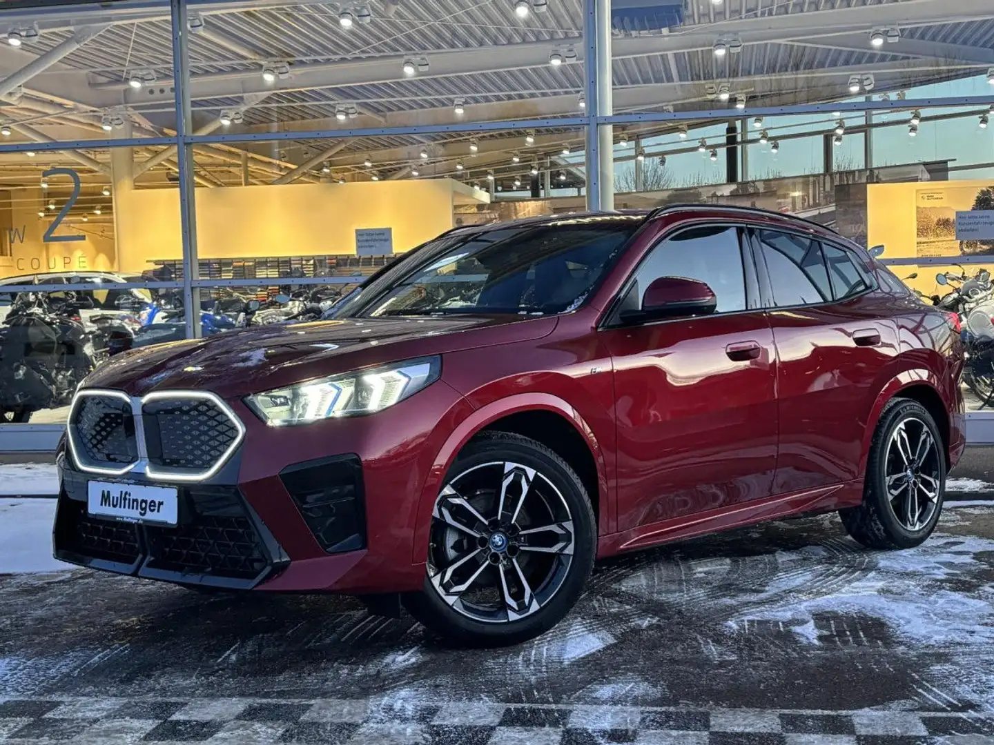 BMW iX2 e20 M Sport HUD ACC SurView LivePr.Ha/Ka.AHK Rouge - 2
