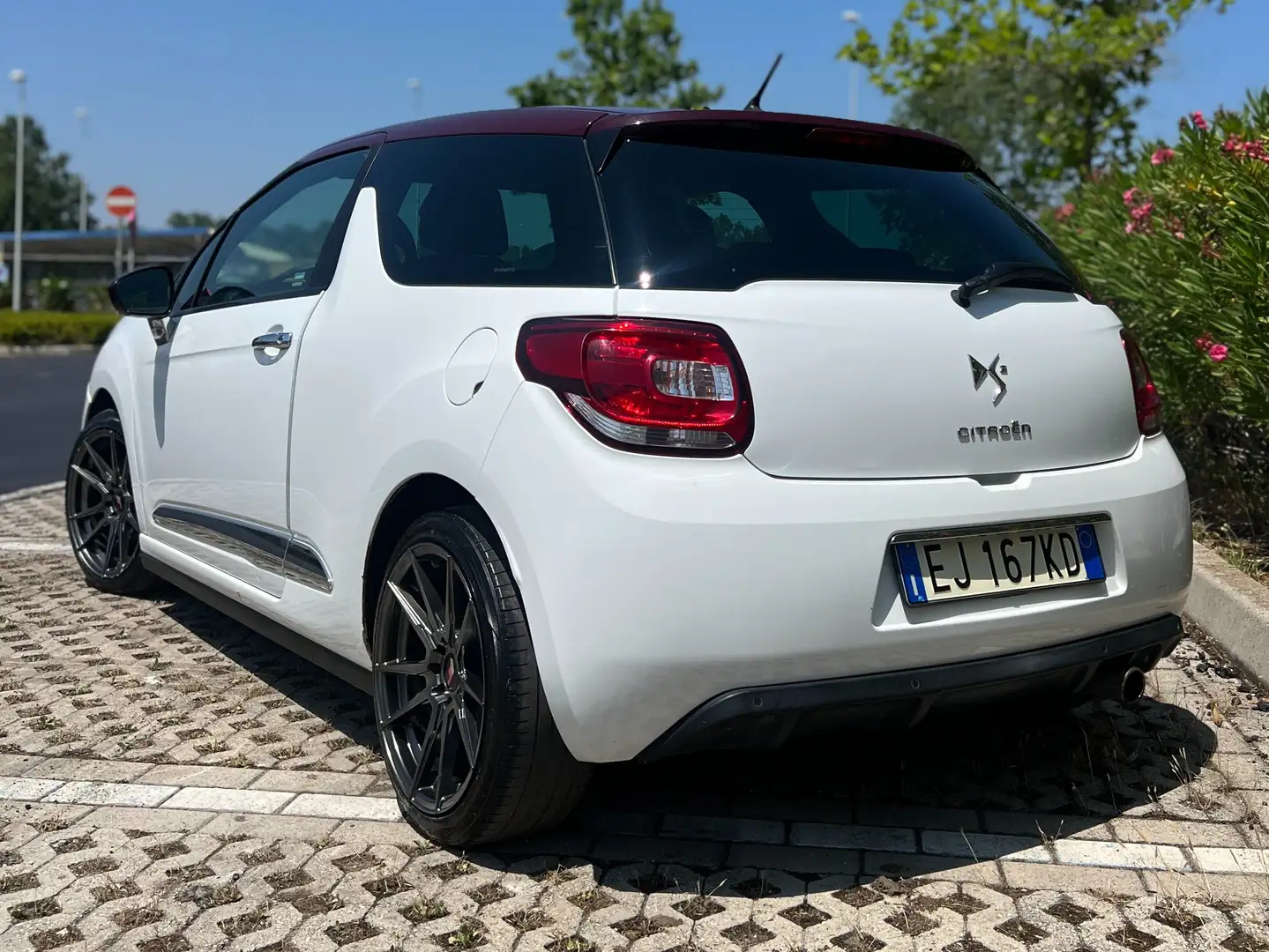 Citroen DS3 DS3 1.6 e-hdi (airdream) So Chic 90cv Bianco - 2