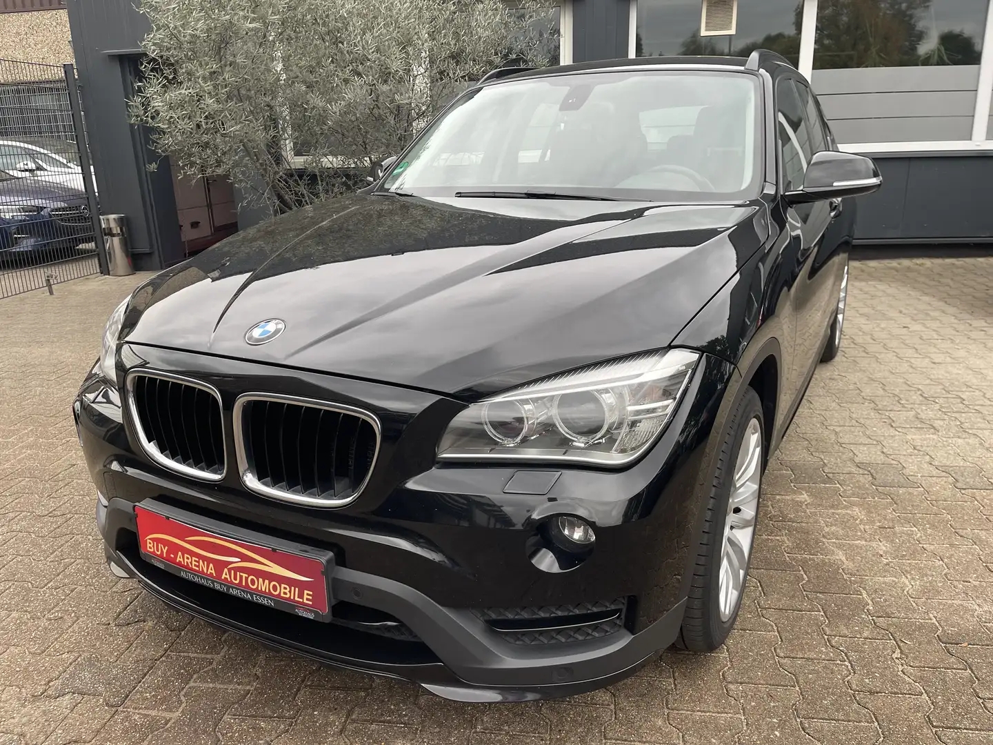 BMW X1 20 d M Sport Line sDrive 2.Hand Voll Schwarz Top Schwarz - 2