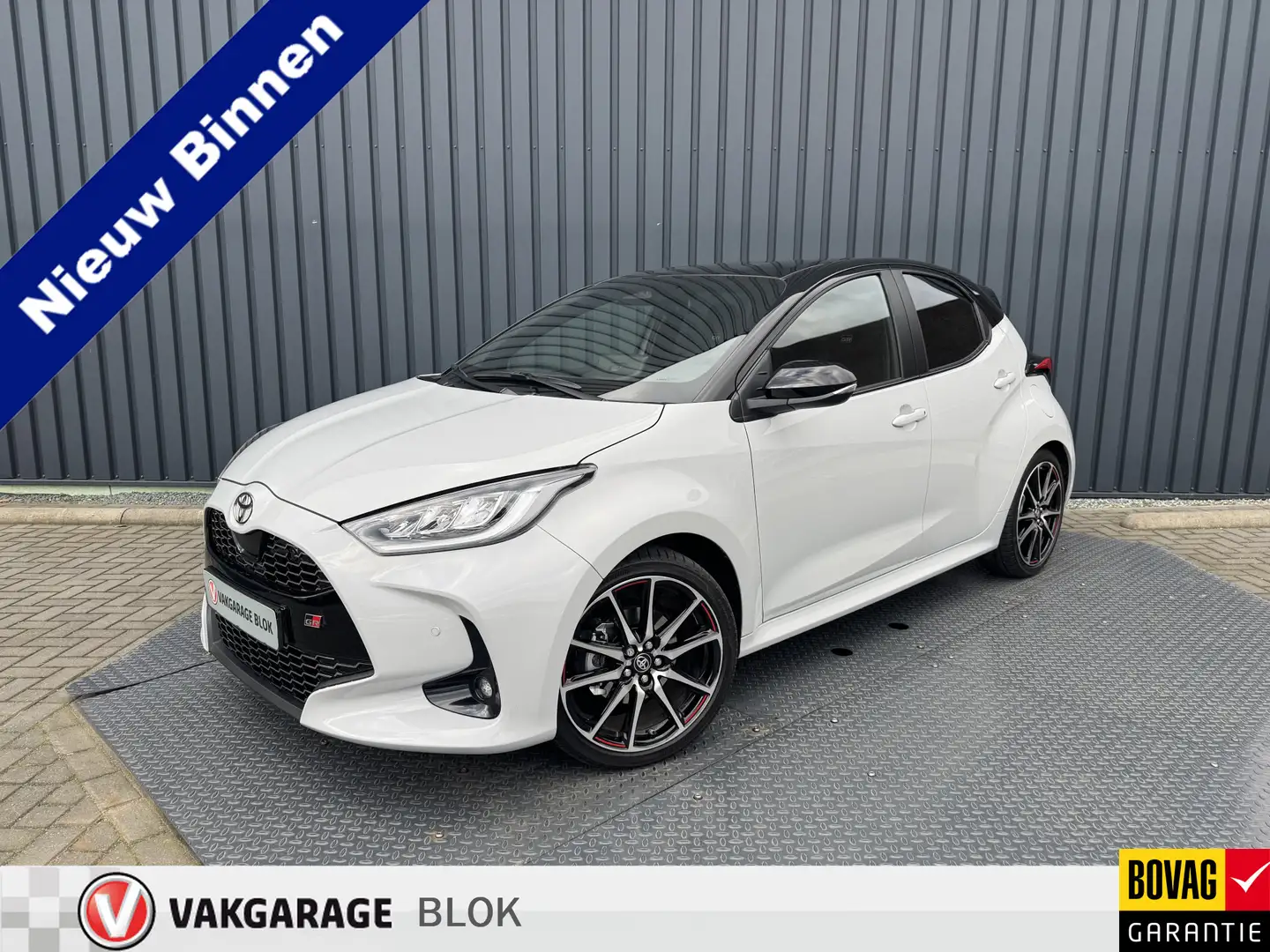 Toyota Yaris 1.5 Hybrid 130 GR Sport / Bi tone | BSM | PDC V+A Grijs - 1