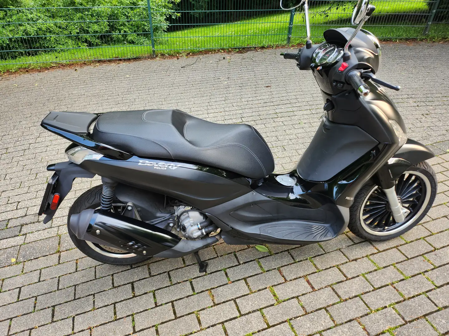 Piaggio Beverly 300 Police Negru - 2