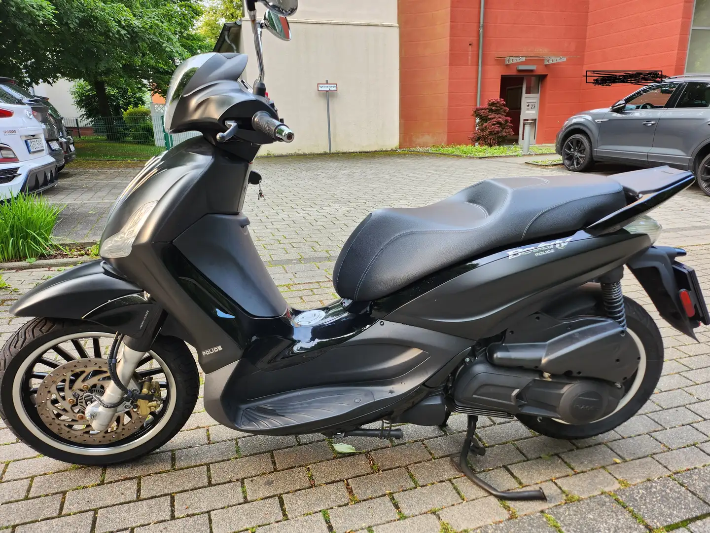 Piaggio Beverly 300 Police Negru - 1