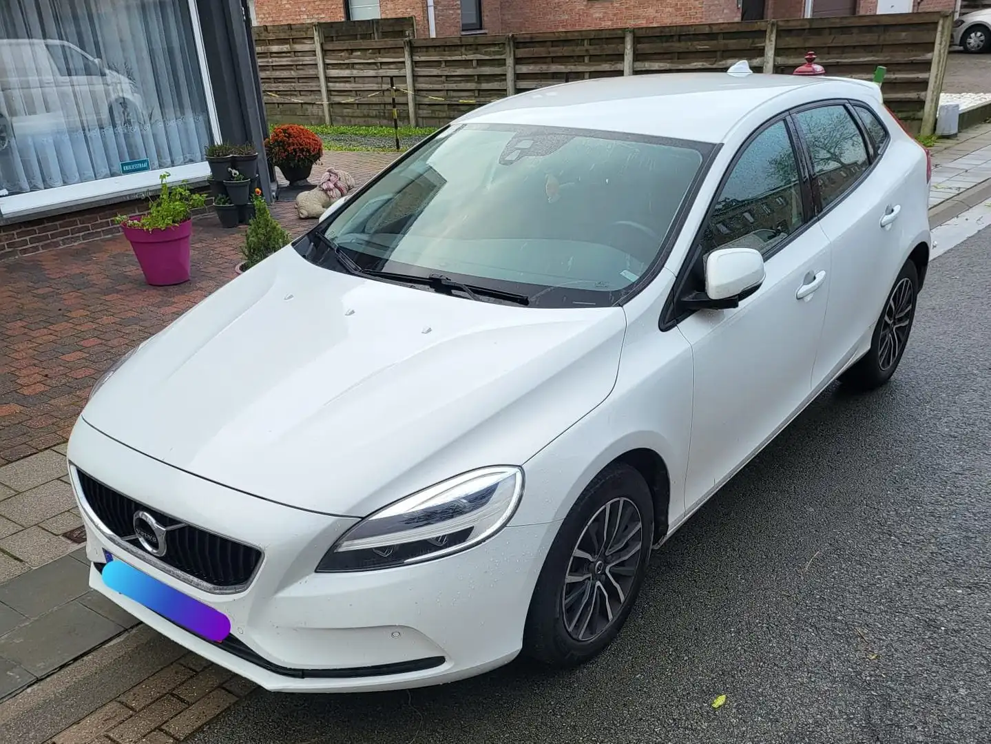 Volvo V40 1.5 T3 Momentum Geartronic Wit - 1