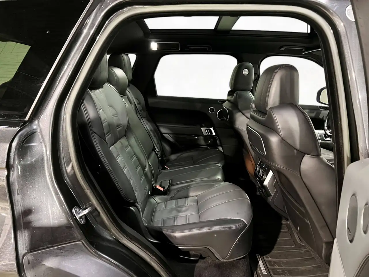 Land Rover Range Rover Sport снимка Land Rover Range Rover Sport