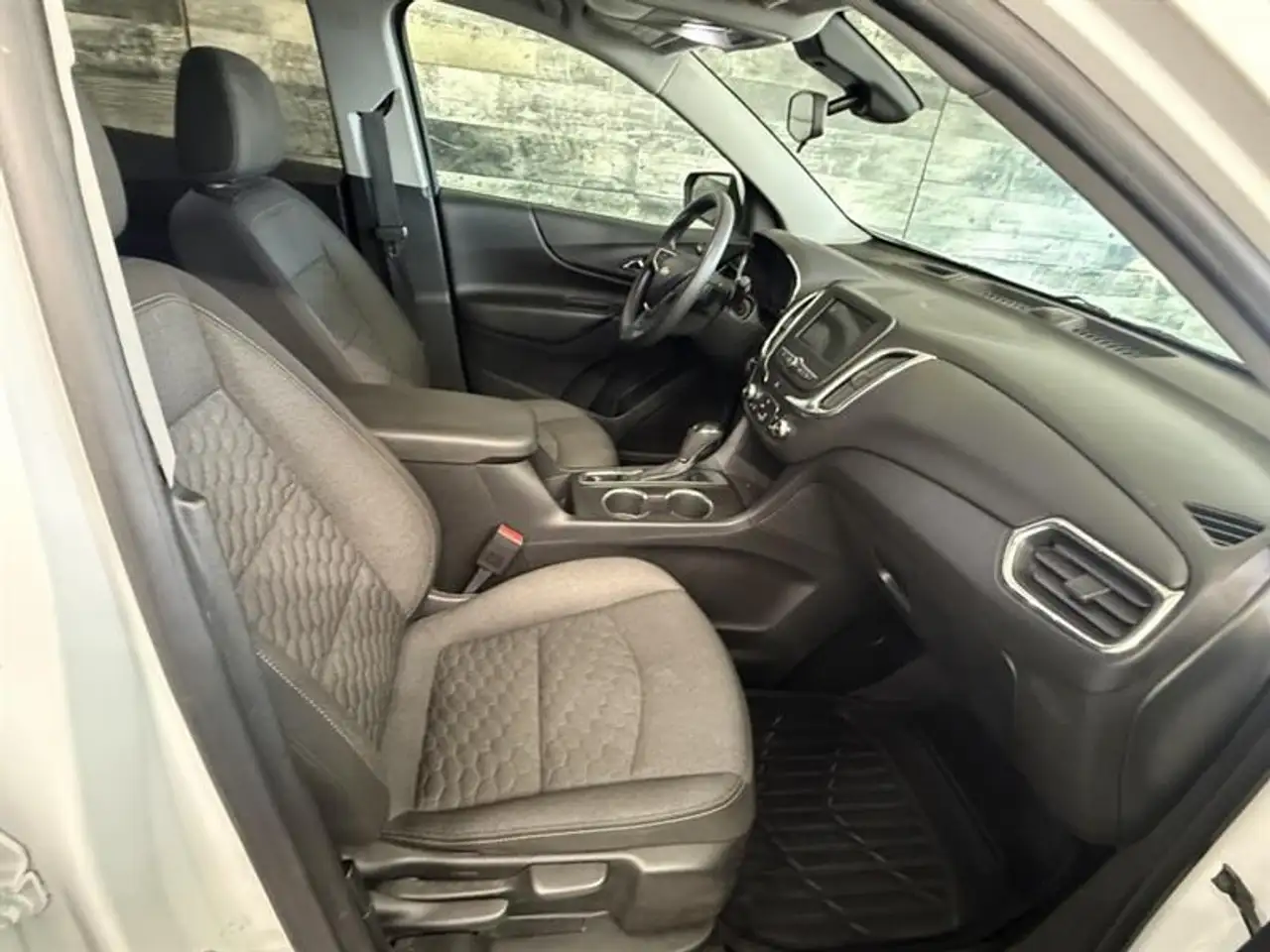 Chevrolet Equinox снимка Chevrolet Equinox