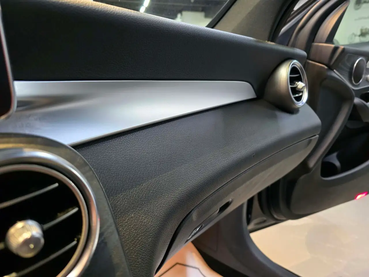 Mercedes-Benz GLC снимка Mercedes-Benz GLC