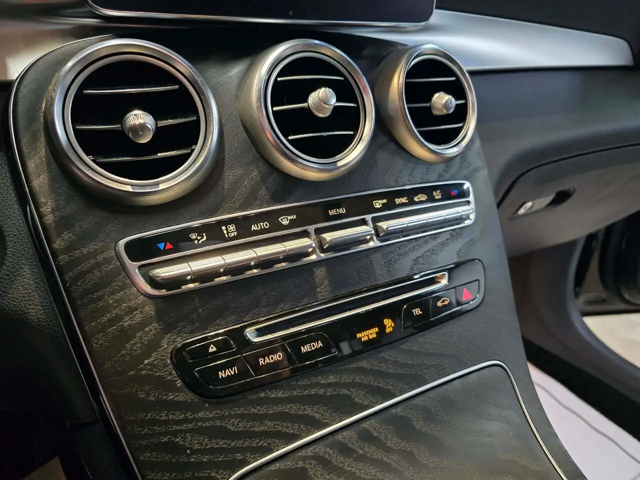 Mercedes-Benz GLC снимка Mercedes-Benz GLC