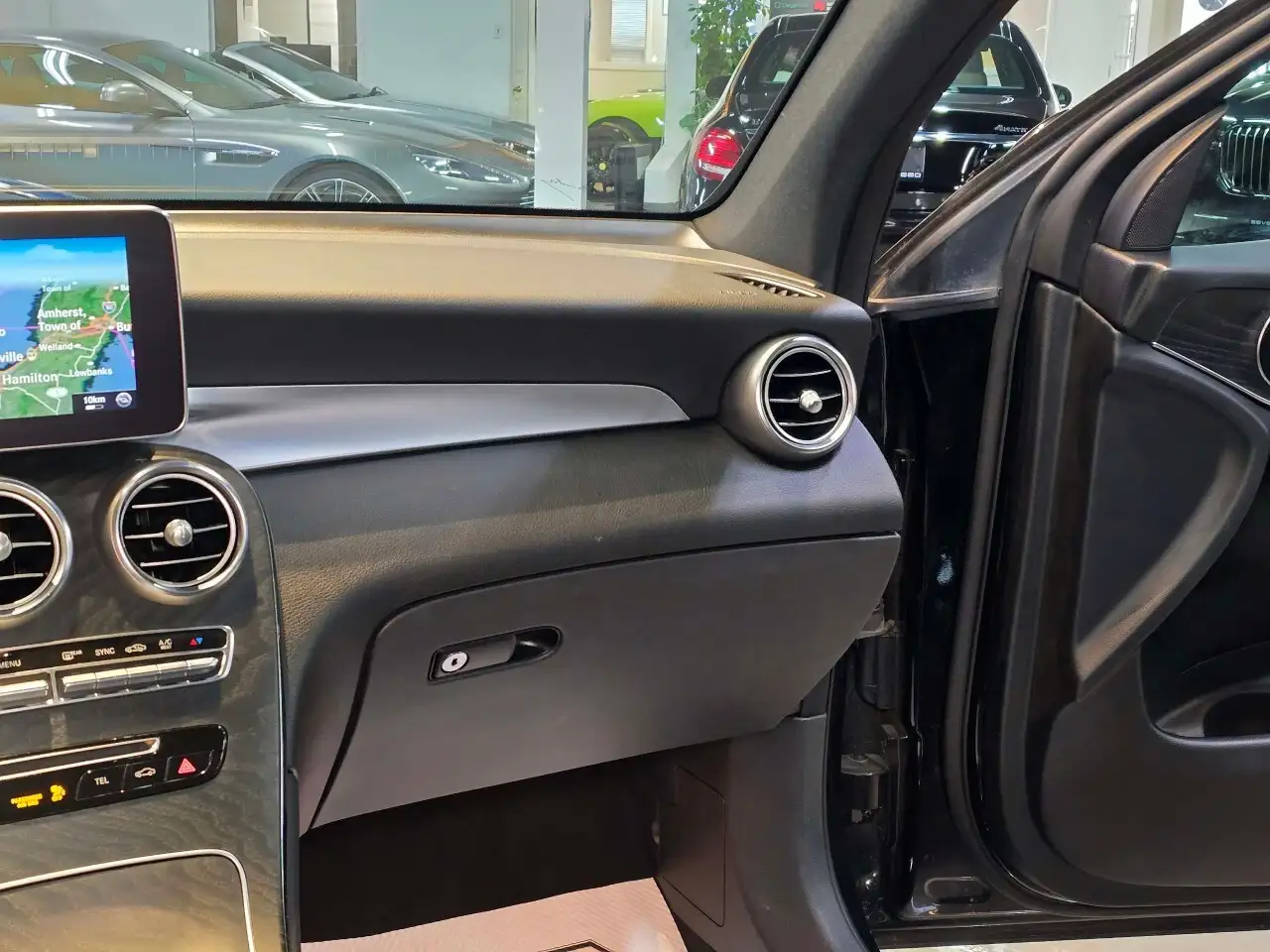 Mercedes-Benz GLC снимка Mercedes-Benz GLC