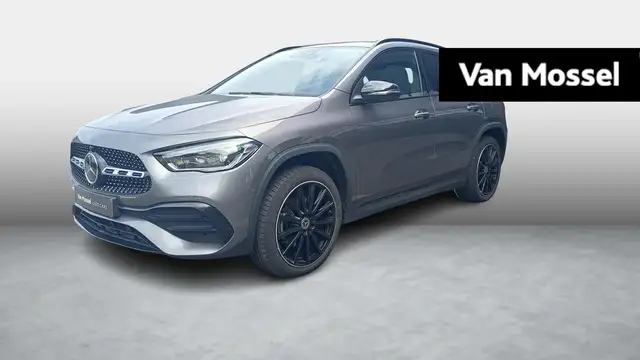Mercedes-Benz GLA 250 e AMG Line + LEDER + PANO + MULTIBEAM + HEAD UP +