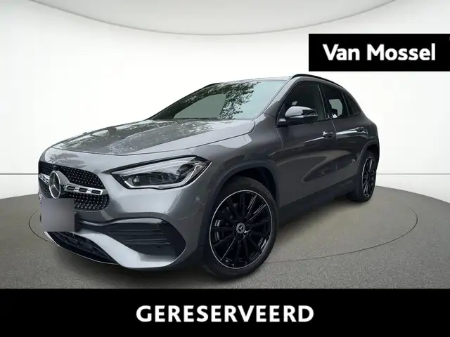 Mercedes-Benz GLA 250 e AMG Line + LEDER + PANO + MULTIBEAM + HEAD UP +
